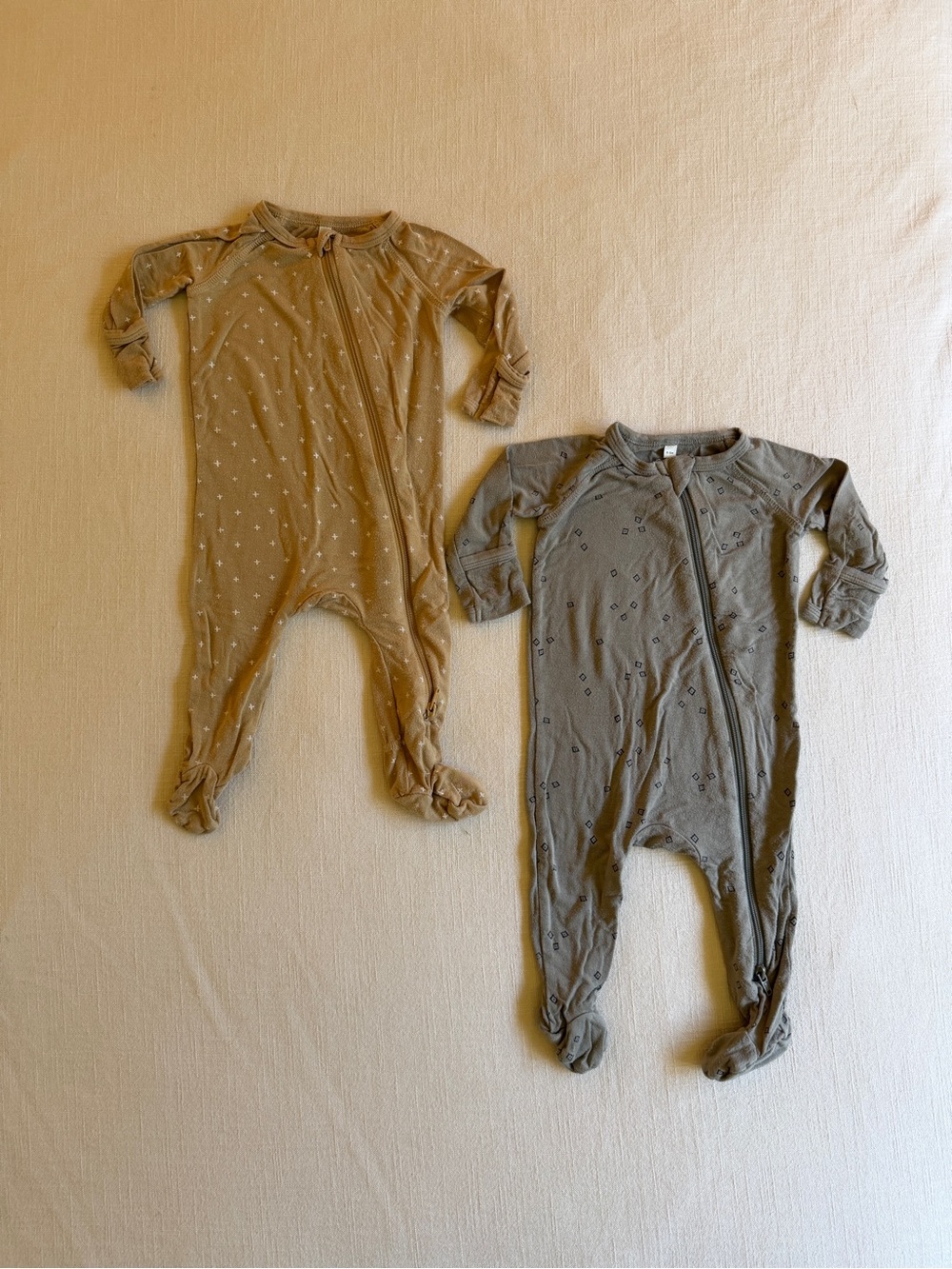 Set of 2 Quincy Mae Zip Footed Sleepers 0-3M